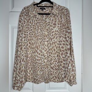NYDJ‎ Woman’s Tan Pink Animals Print Button Front Blouse Size Medium
